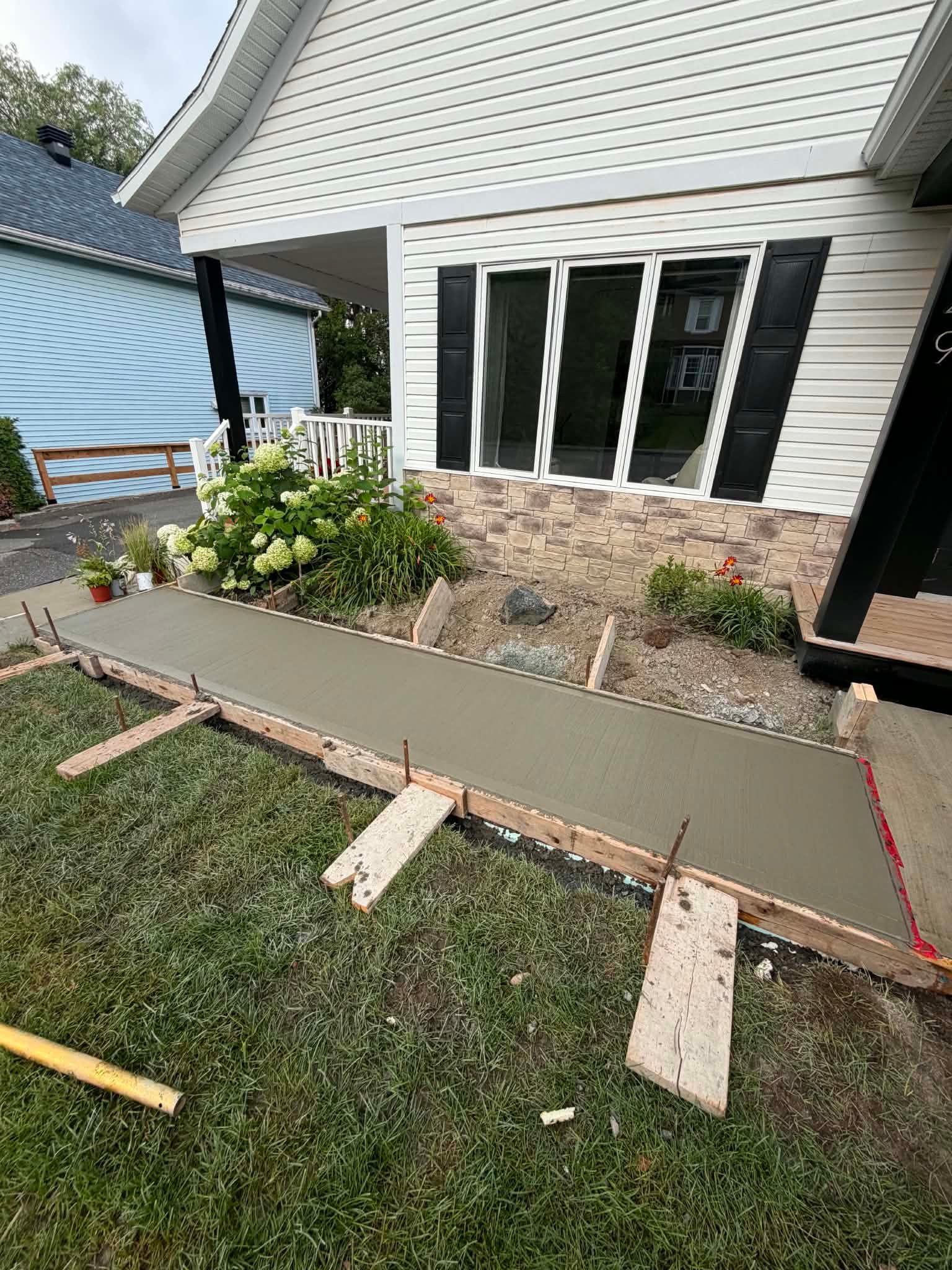 monolithic slabs